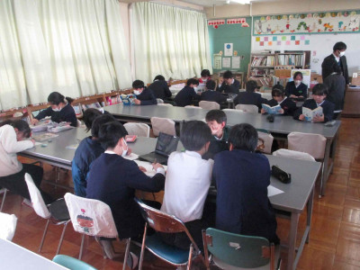 読書イラストIMG_1024